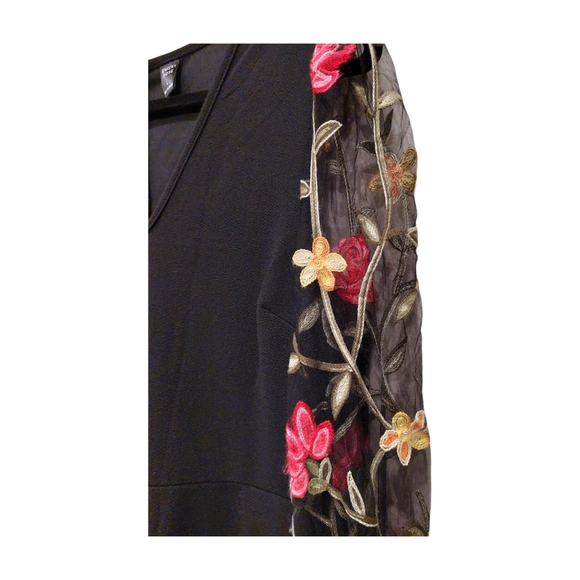 Emery Rose Floral Jumpsuit - Picture 3 of 8